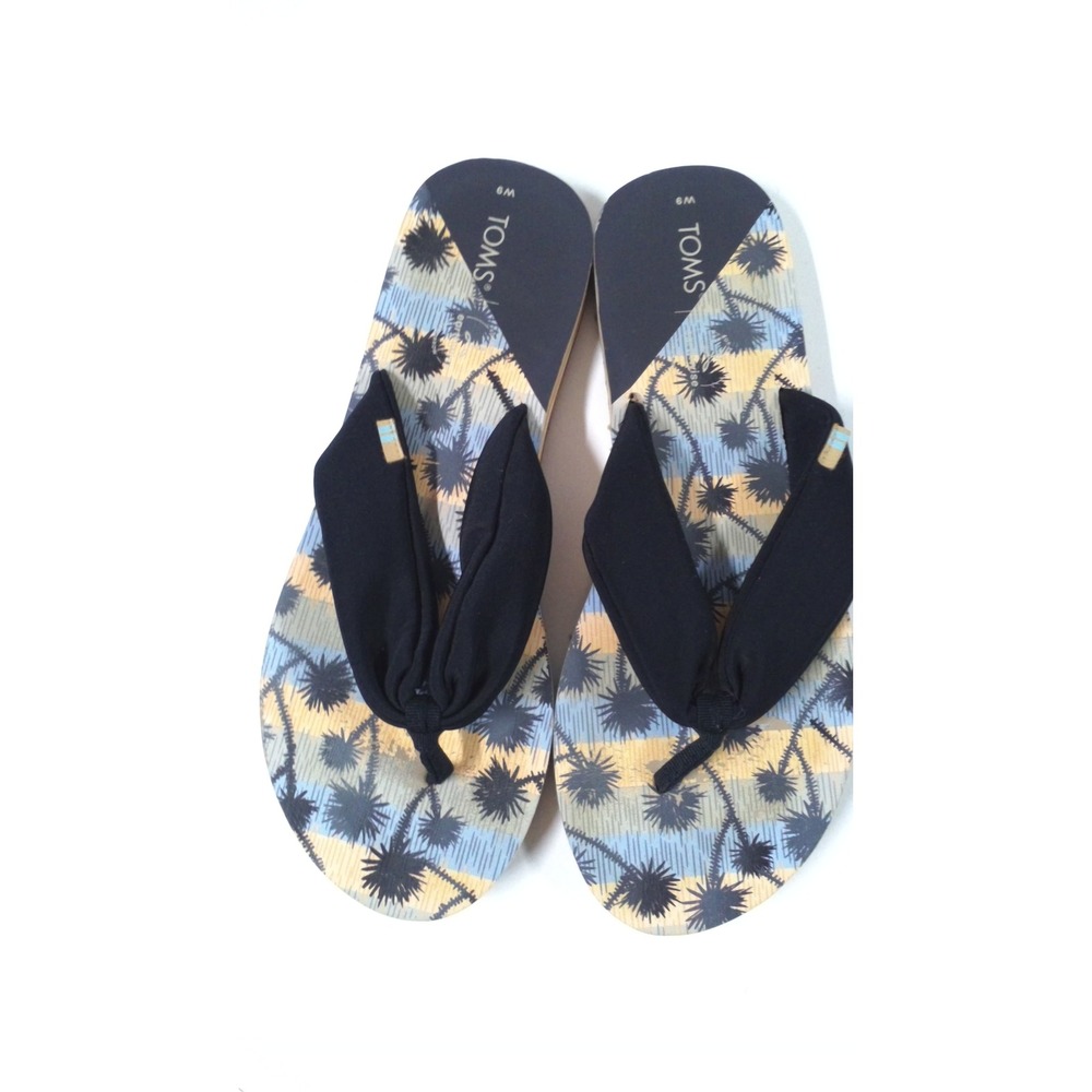Tom's Women's Palm Print Flip‎ Flops Size 6